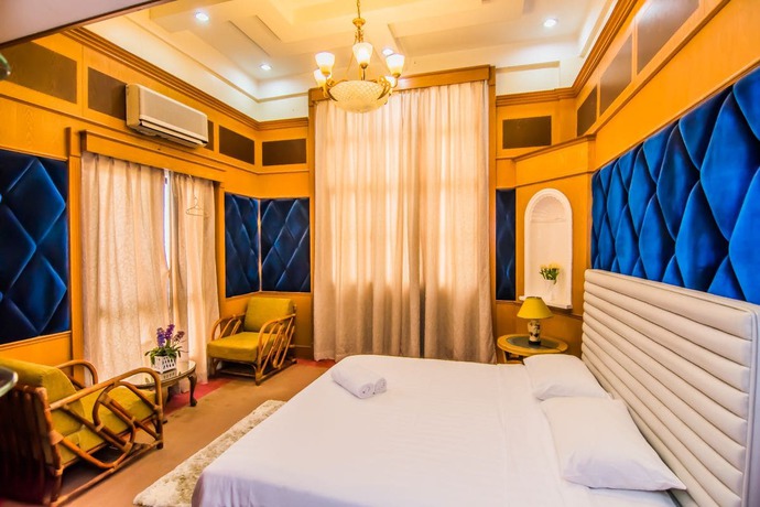 Imagen de la habitación del Hotel Marina Travellers Suite Marina Court. Foto 12