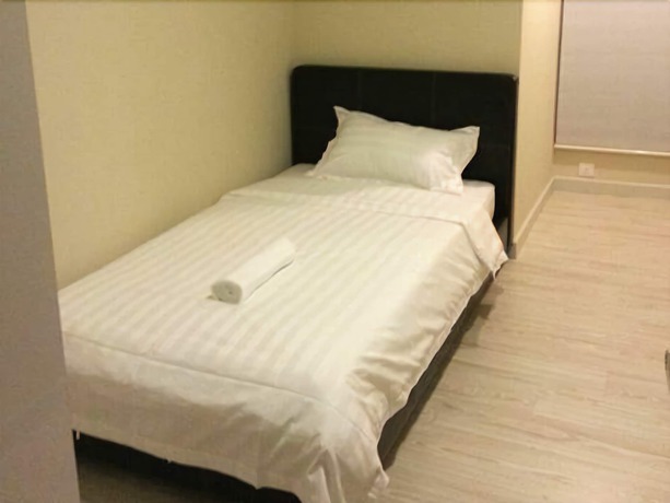 Imagen de la habitación del Hotel Marina Travellers Suite SKY Karamunsing. Foto 2