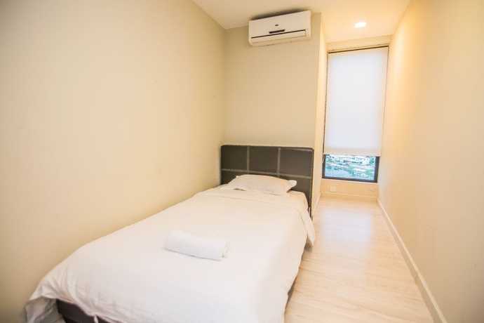 Imagen de la habitación del Hotel Marina Travellers Suite SKY Karamunsing. Foto 6