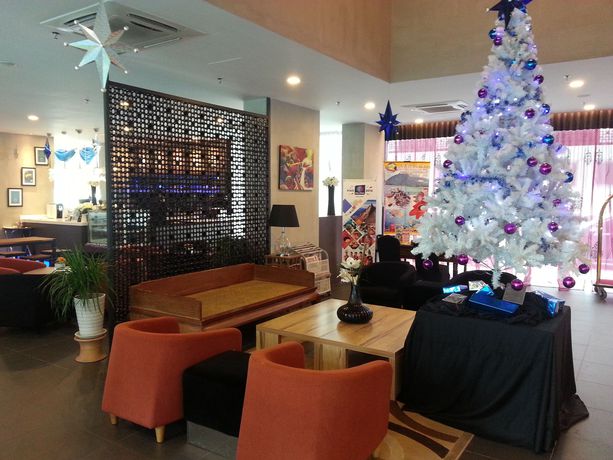 Imagen de la habitación del Hotel Marina Travellers Suite SKY Karamunsing. Foto 14