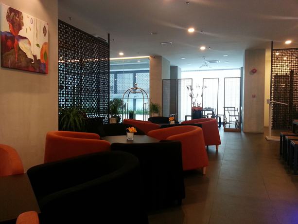 Imagen de la habitación del Hotel Marina Travellers Suite SKY Karamunsing. Foto 16
