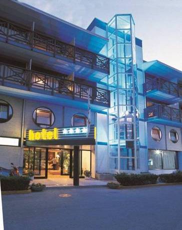 Imagen general del Hotel Marina Uno. Foto 6