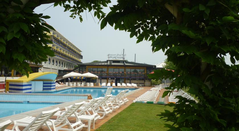 Imagen general del Hotel Marina Uno. Foto 4