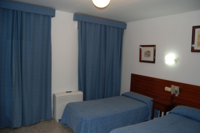 Imagen de la habitación del Hotel Marina Victoria. Foto 7