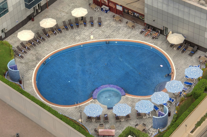 Imagen de la piscina del Hotel Marina View Apartments. Foto 14