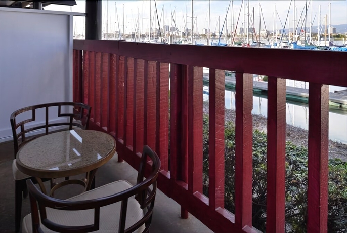 Imagen de la habitación del Hotel Marina Village Inn. Foto 3