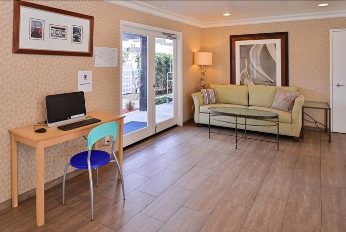 Imagen de los interiores del Hotel Marina Village Inn. Foto 19