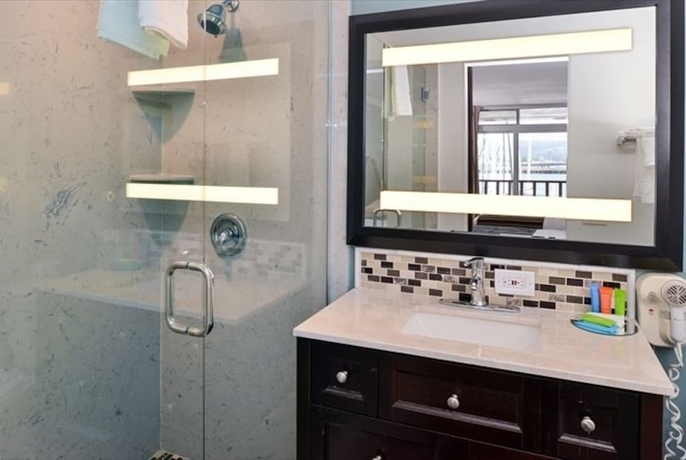 Imagen de la habitación del Hotel Marina Village Inn. Foto 14