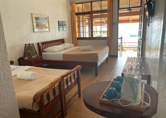 Imagen de la habitación del Hotel Marina Village Resort Moalboal. Foto 4