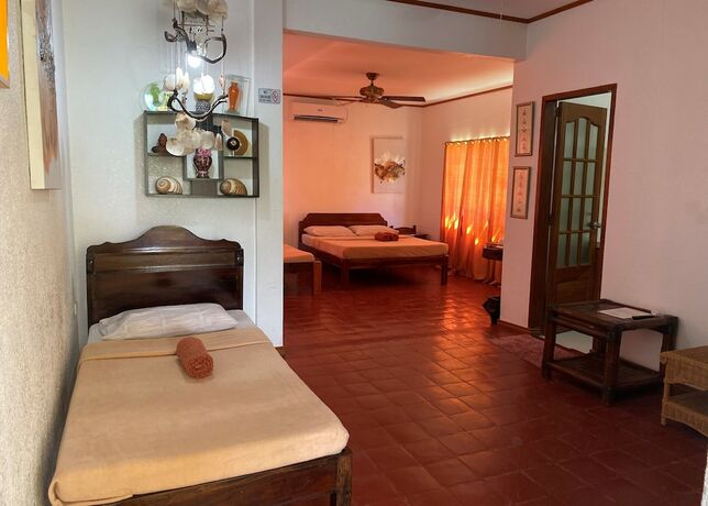 Imagen de la habitación del Hotel Marina Village Resort Moalboal. Foto 7