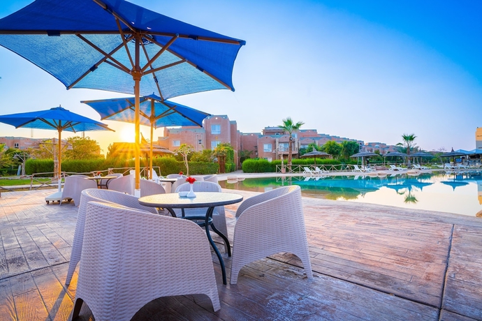 Imagen de la piscina del Hotel Marina Wadi Degla. Foto 18