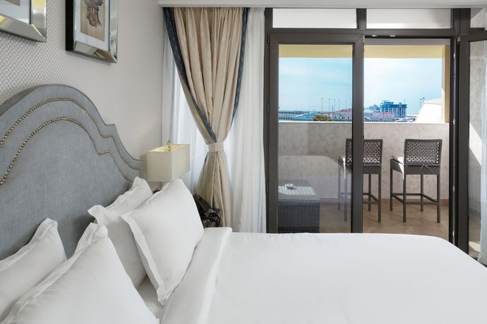 Imagen de la habitación del Hotel Marina Yacht. Foto 3