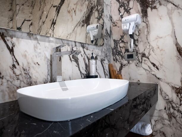 Imagen general del Hotel Marinaj. Foto 8