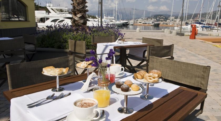 Imagen del bar/restaurante del Hotel Marinaplace Resort and Spa. Foto 3