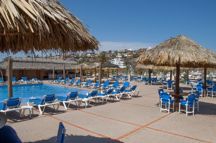 Imagen de la piscina del Hotel Marinaterra and Spa. Foto 13