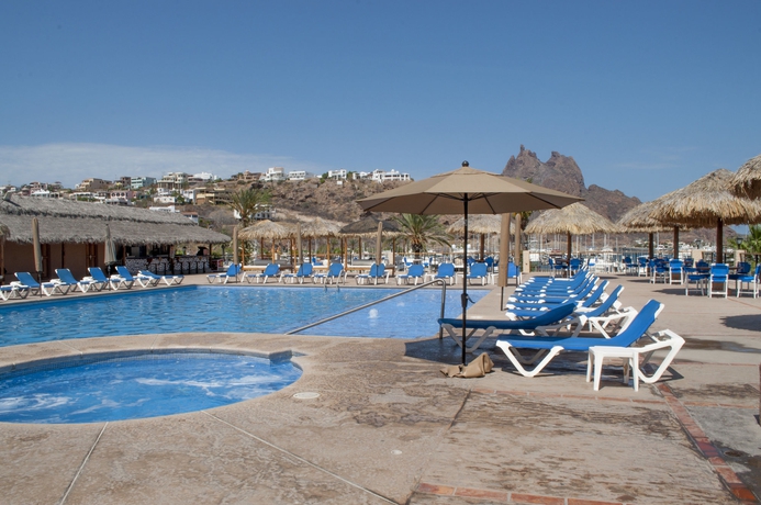 Imagen de la piscina del Hotel Marinaterra and Spa. Foto 15