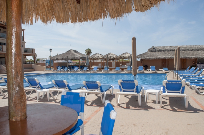 Imagen de la piscina del Hotel Marinaterra and Spa. Foto 16