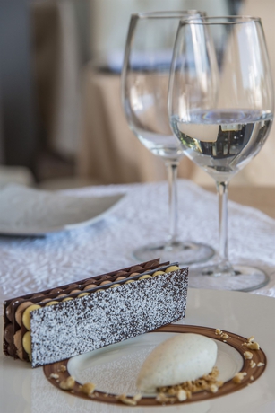 Imagen del bar/restaurante del Hotel Marinca and Spa. Foto 4