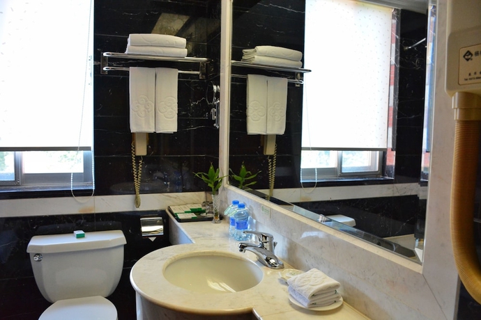 Imagen de la habitación del Hotel Marine Garden. Foto 9