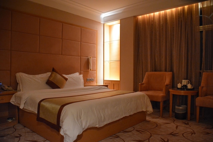 Imagen de la habitación del Hotel Marine Garden. Foto 12