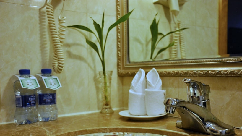 Imagen de la habitación del Hotel Marine Garden. Foto 13