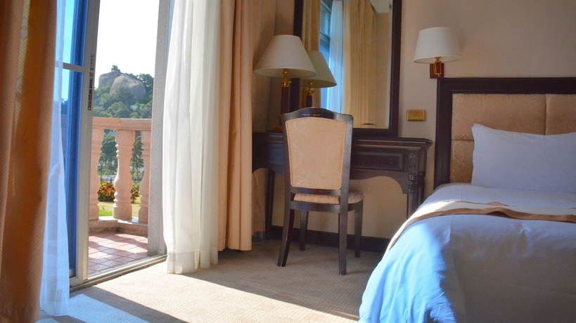 Imagen de la habitación del Hotel Marine Garden. Foto 14