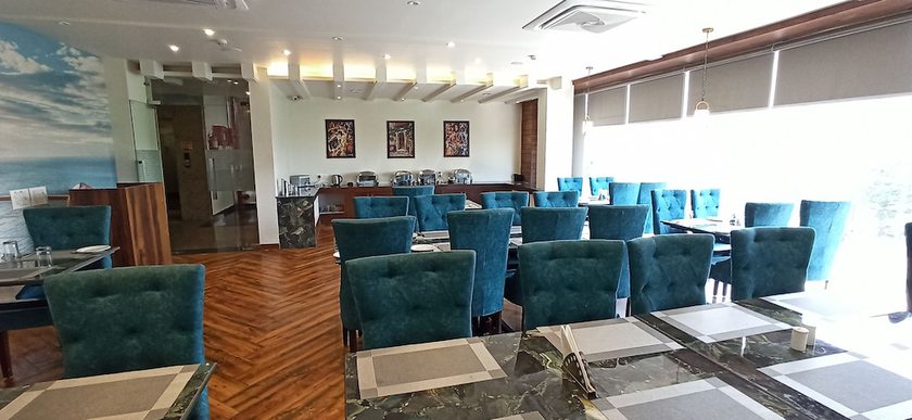 Imagen del bar/restaurante del Hotel Marine House. Foto 7