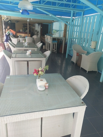 Imagen del bar/restaurante del Hotel Marine Paradise. Foto 5