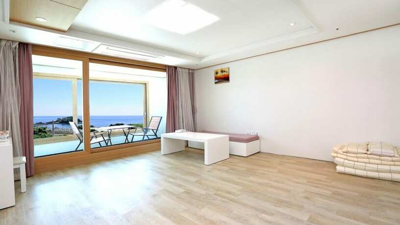 Imagen de la habitación del Hotel Marine Port Resort. Foto 16