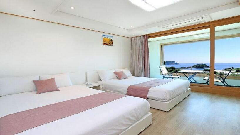 Imagen de la habitación del Hotel Marine Port Resort. Foto 19