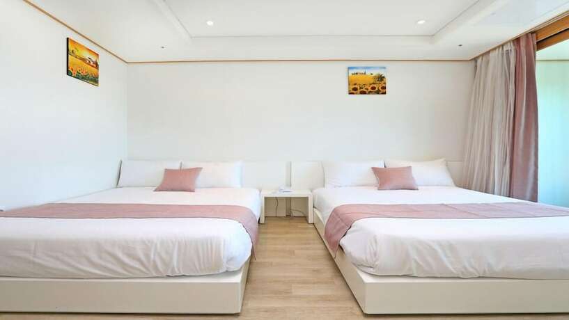 Imagen de la habitación del Hotel Marine Port Resort. Foto 25
