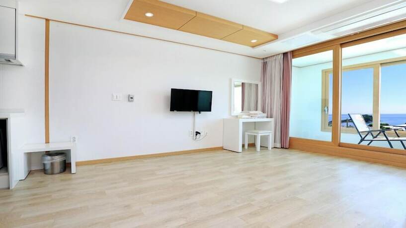 Imagen de la habitación del Hotel Marine Port Resort. Foto 26
