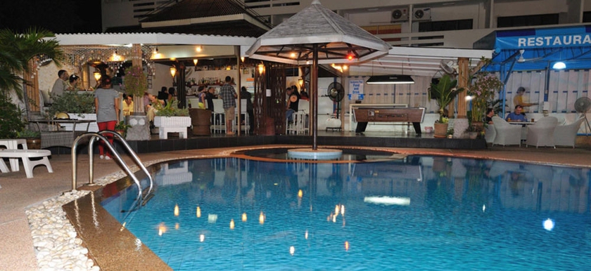 Imagen de la piscina del Hotel Marine paradise Encore. Foto 4