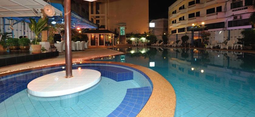 Imagen de la piscina del Hotel Marine paradise Encore. Foto 7