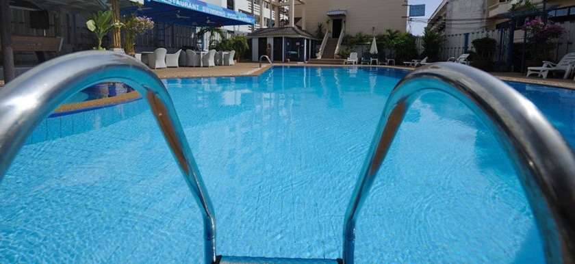 Imagen de la piscina del Hotel Marine paradise Encore. Foto 8