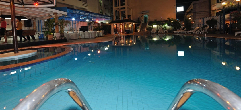 Imagen de la piscina del Hotel Marine paradise Encore. Foto 10