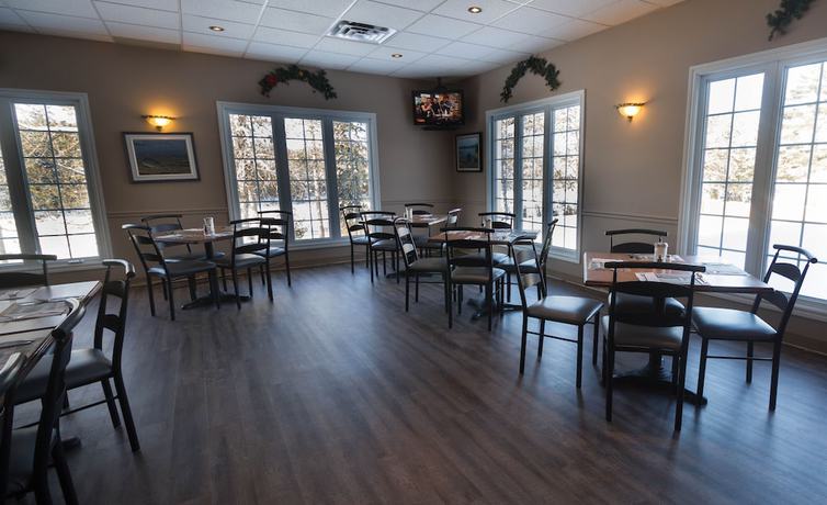 Imagen del bar/restaurante del Hotel Marineau Mattawin. Foto 4