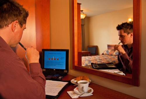 Imagen de la habitación del Hotel Marineau Shawinigan. Foto 10