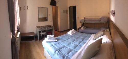 Imagen de la habitación del Hotel Marinella, CELLE LIGURE. Foto 9