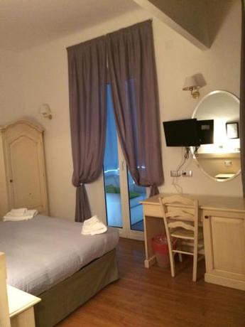 Imagen general del Hotel Marinella, CELLE LIGURE. Foto 1