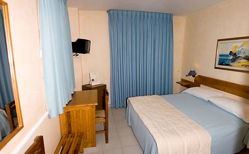 Imagen de la habitación del Hotel Marinella, Pizzo. Foto 12