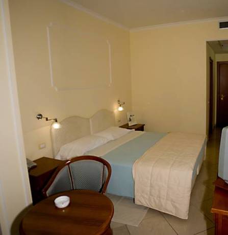 Imagen de la habitación del Hotel Marinella, Pizzo. Foto 15