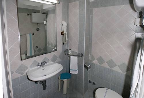 Imagen de la habitación del Hotel Marinella, Pizzo. Foto 16