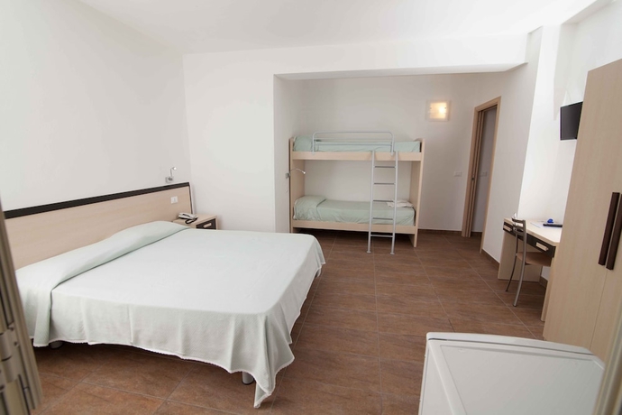 Imagen de la habitación del Hotel Marinella, Ricadi. Foto 6