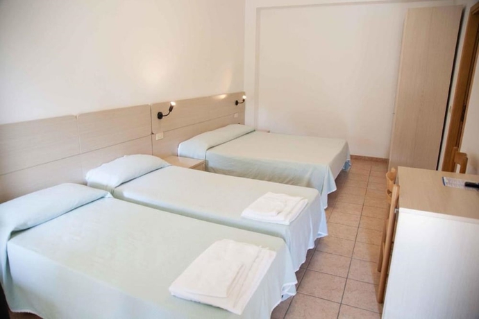 Imagen de la habitación del Hotel Marinella, Ricadi. Foto 7