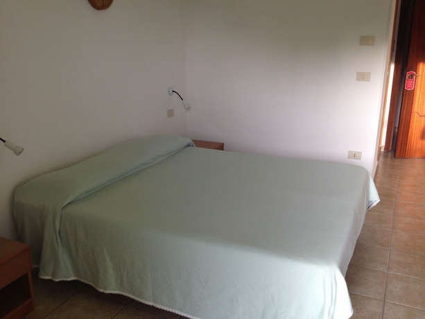 Imagen de la habitación del Hotel Marinella, Ricadi. Foto 10