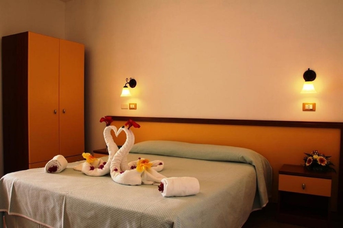 Imagen de la habitación del Hotel Marinella, Ricadi. Foto 12