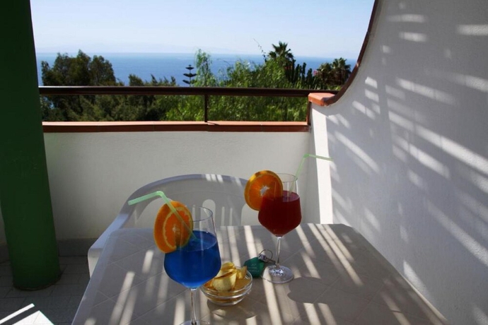 Imagen de la habitación del Hotel Marinella, Ricadi. Foto 14