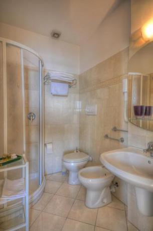 Imagen de la habitación del Hotel Marinella, San Remo. Foto 9