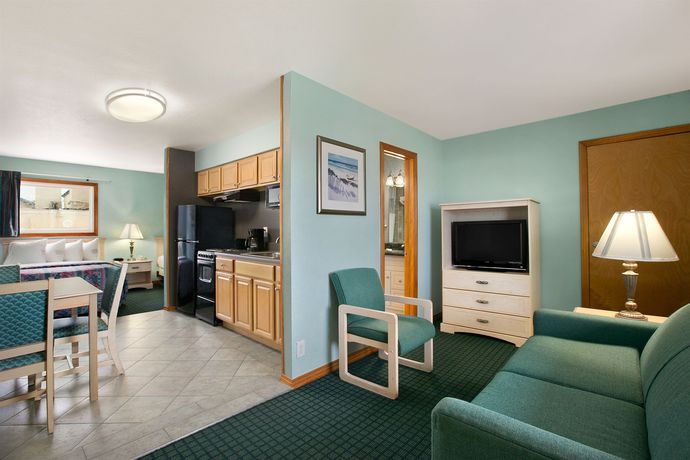 Imagen de los interiores del Hotel Mariner Inn and Suites. Foto 14